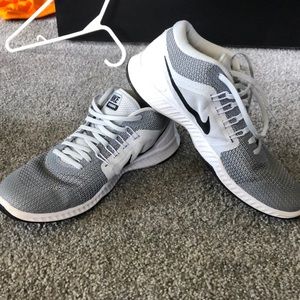 Nike men white shoes